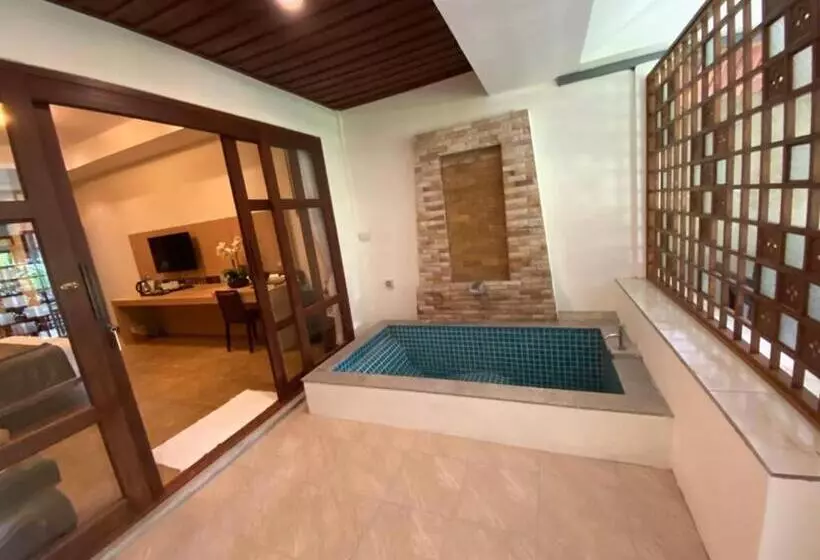 اتاق لوکس با وان آب گرم, Smile House Fisherman Village