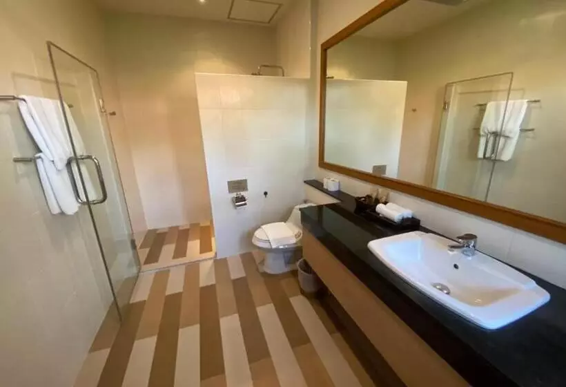 اتاق لوکس با وان آب گرم, Smile House Fisherman Village