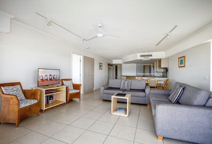 Апартаменты 2 Спальни Вид на Море, Rolling Surf Resort