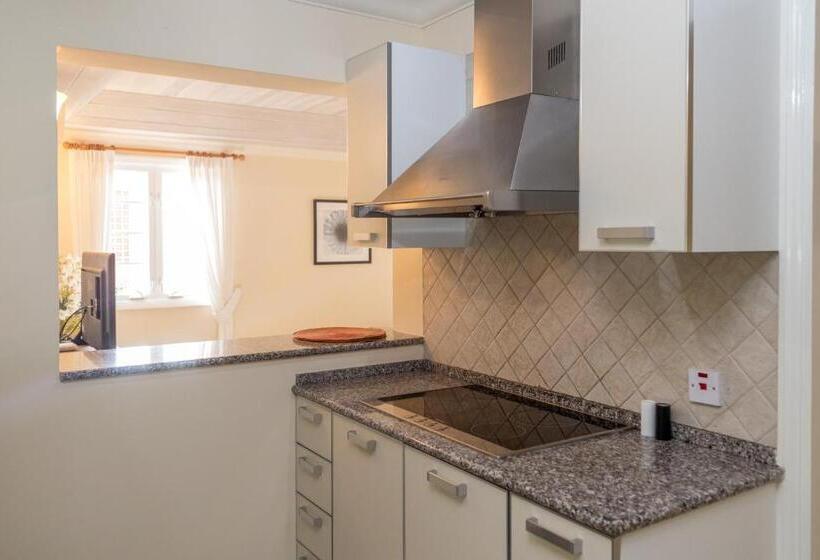 آپارتمان لوکس 2 خوابه, White Sands Beach Condos