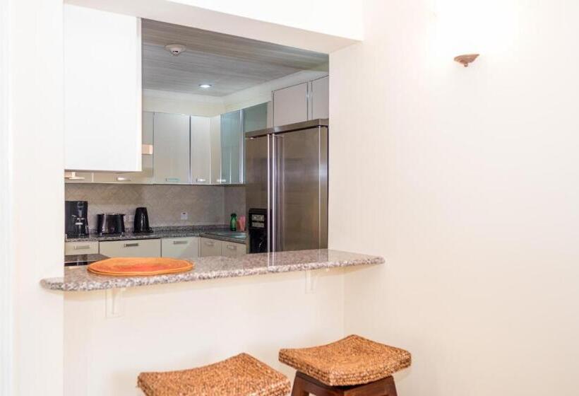 آپارتمان لوکس 2 خوابه, White Sands Beach Condos