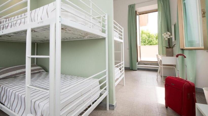 Четырехместный Номер Deluxe, Ostello San Luigi Orione