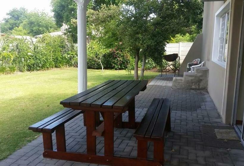 غرفة عائلية, Porterhouse Eleven