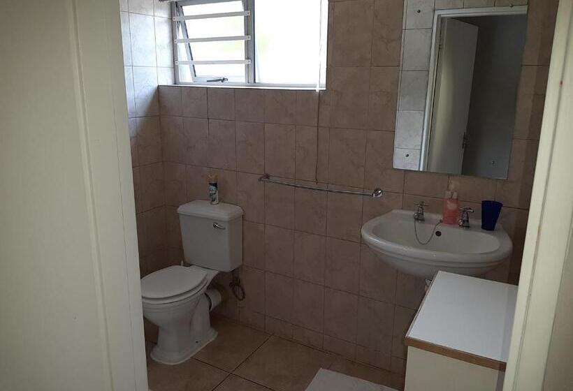 غرفة عائلية, Porterhouse Eleven