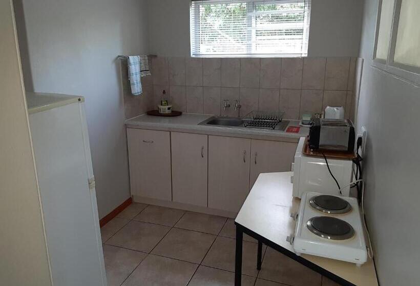 غرفة عائلية, Porterhouse Eleven