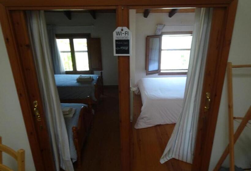 Семейный Номер, Les Magranes Bed & Breakfast