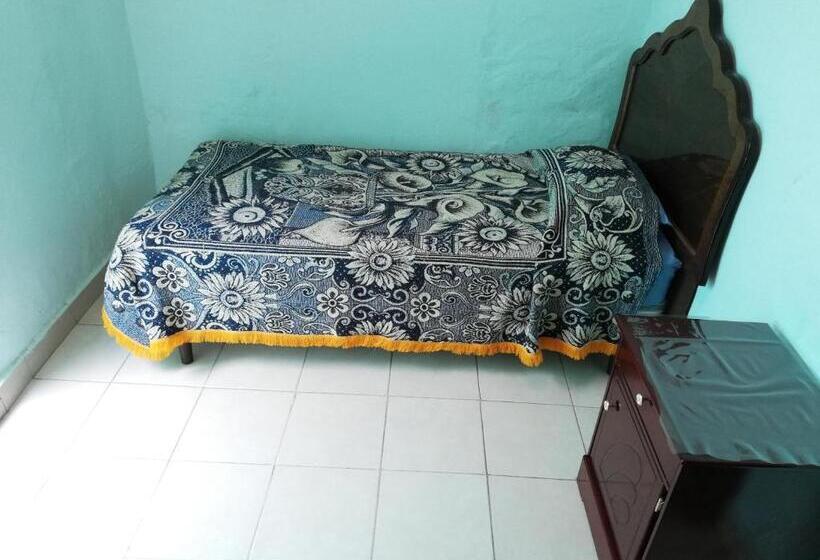 غرفة قياسية فردية, Habitaciones Amuebladas. Poliforum/centro