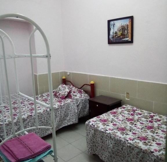 غرفة قياسية, Habitaciones Amuebladas. Poliforum/centro