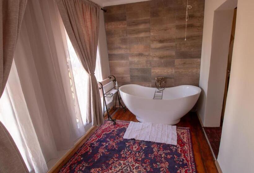 Номер Deluxe, Pluvio