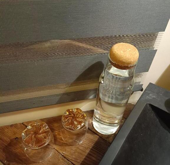 Номер Стандарт Вид на Сад, La Lauze Et L Anguille