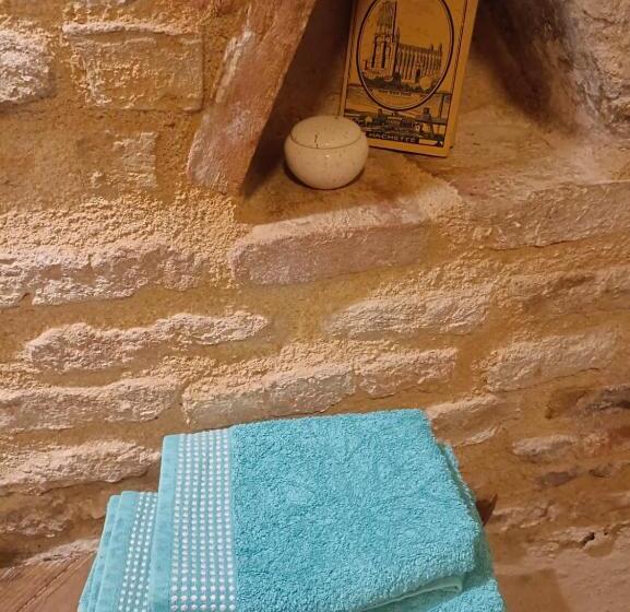 Номер Стандарт Вид на Сад, La Lauze Et L Anguille