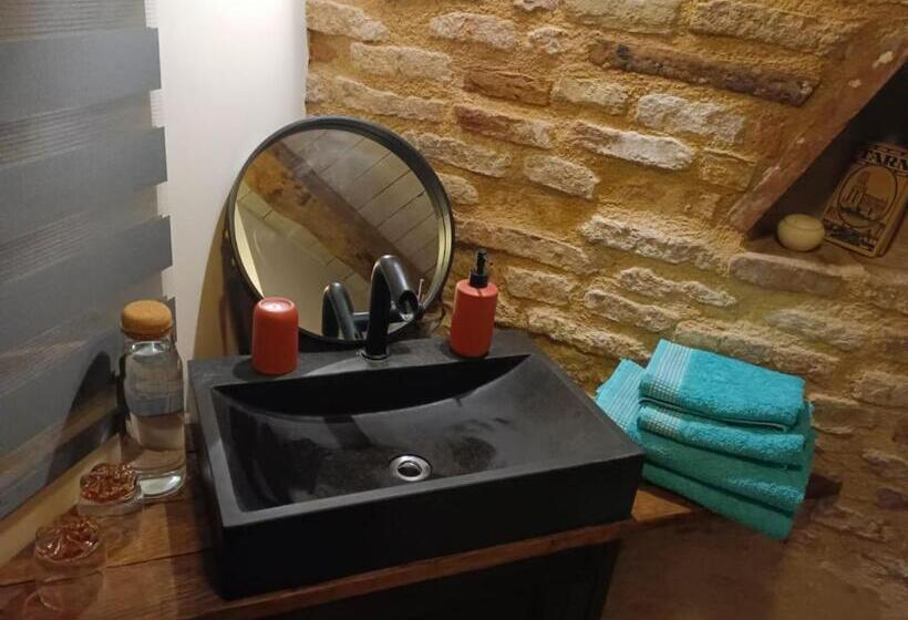 Номер Стандарт Вид на Сад, La Lauze Et L Anguille