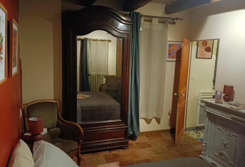 Номер Стандарт Вид на Сад, La Lauze Et L Anguille