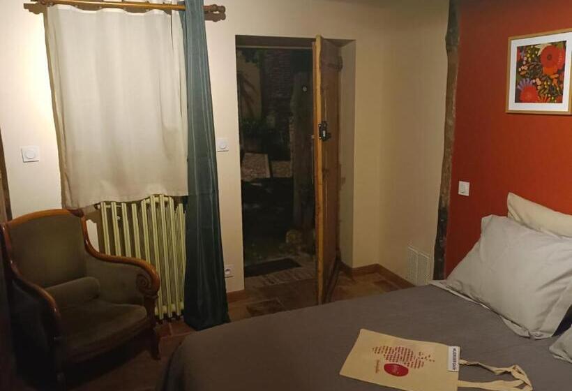 Номер Стандарт Вид на Сад, La Lauze Et L Anguille