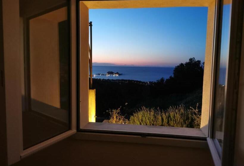 스탠다드 발코니 룸 바다 전망, Tre Castelli