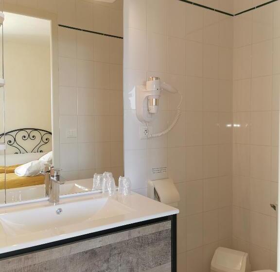 스탠다드 발코니 룸 바다 전망, Tre Castelli