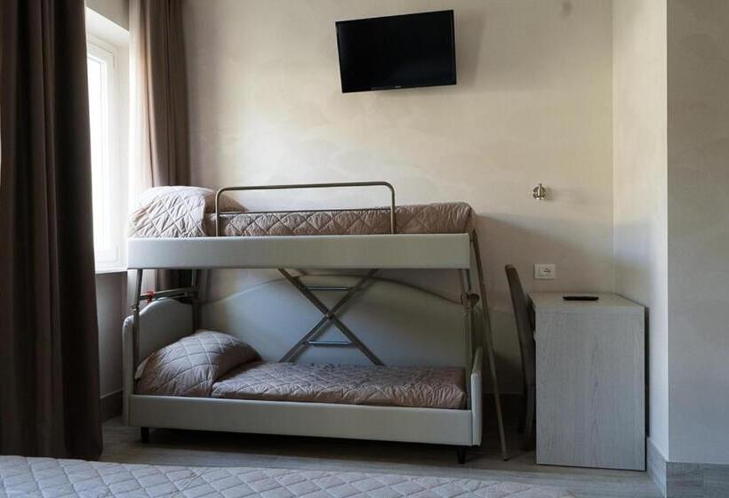 غرفة قياسية رباعية, La Casa Del Pellegrino