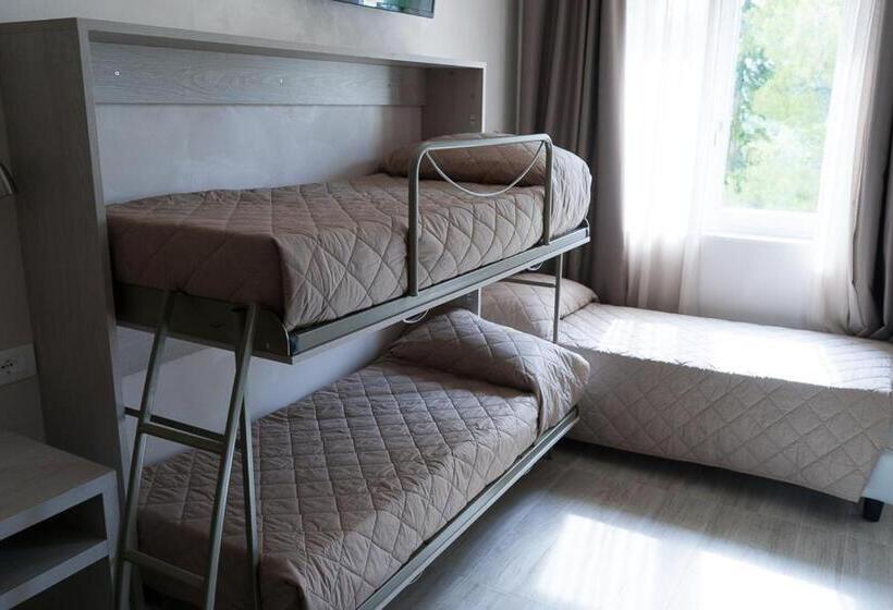 غرفة قياسية رباعية, La Casa Del Pellegrino