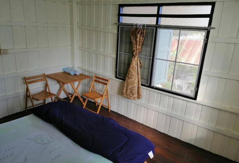 اتاق استاندارد با سرویس بهداشتی مشترک, Orchid Guest House
