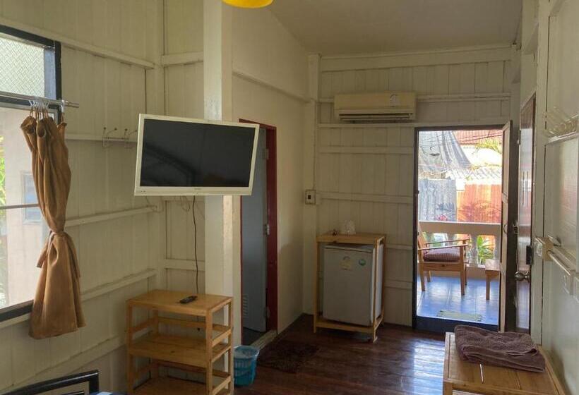 Номер Стандарт с Балконом, Orchid Guest House