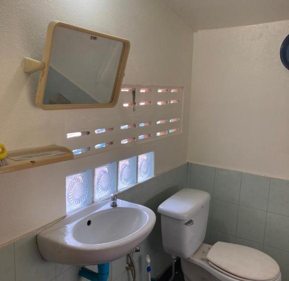 اتاق استاندارد با بالکن, Orchid Guest House