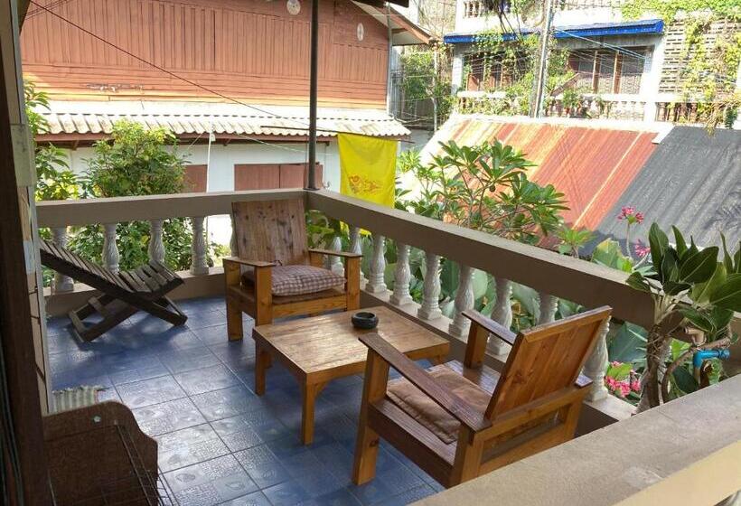 Номер Стандарт с Балконом, Orchid Guest House