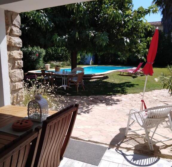 Четырехместный Номер Стандарт, Sous Le Mûrier