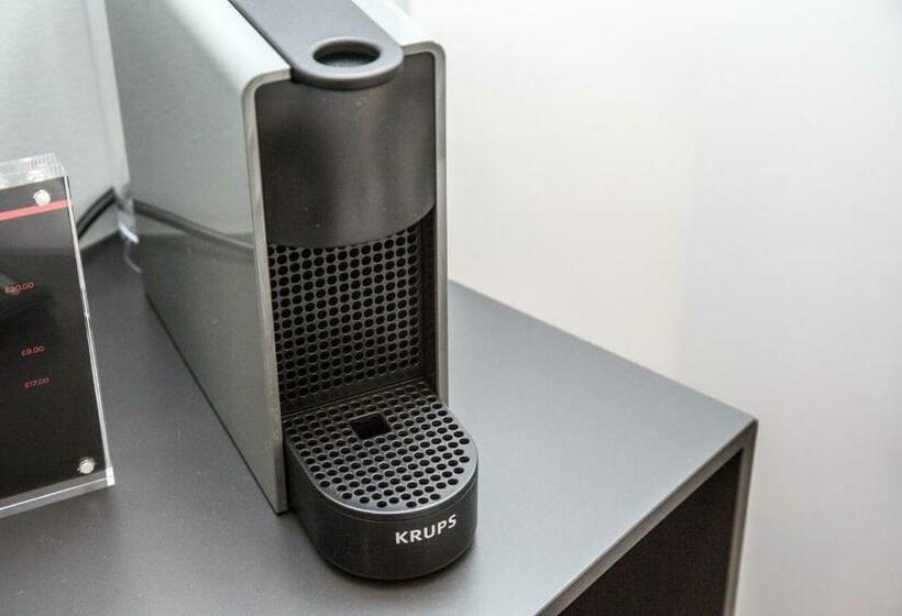 디럭스 룸, The Hugo   Hotel Concept Canterbury