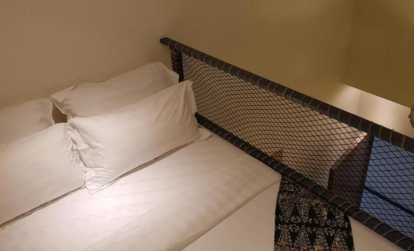 חדר משפחתי, Casa Casa