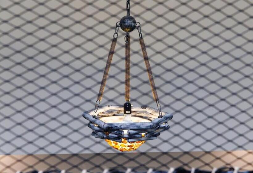 חדר משפחתי, Casa Casa