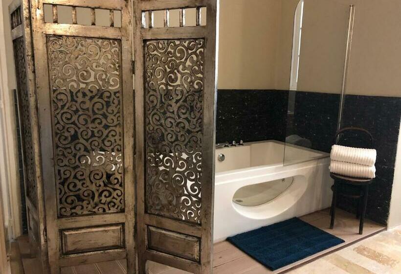 Deluxe Suite King Bed, Sliema La Loggia Suites