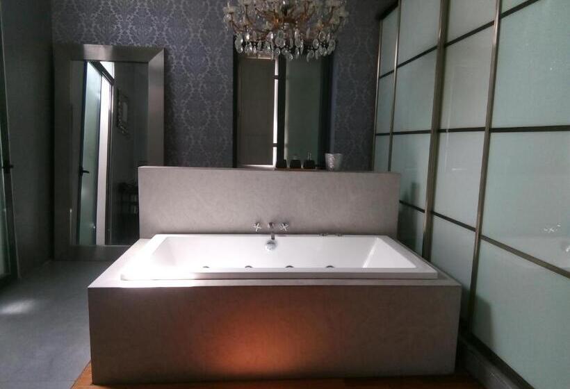 Deluxe Suite King Bed, Sliema La Loggia Suites