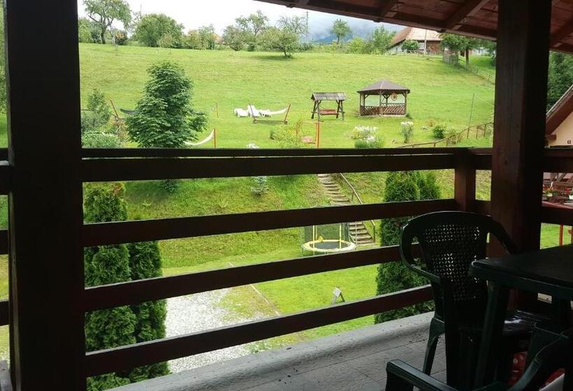 اتاق استاندارد سه نفره, Pensiunea Dealul Frumos