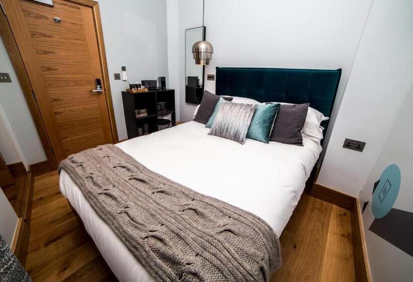 디럭스 룸, The Hugo   Hotel Concept Canterbury