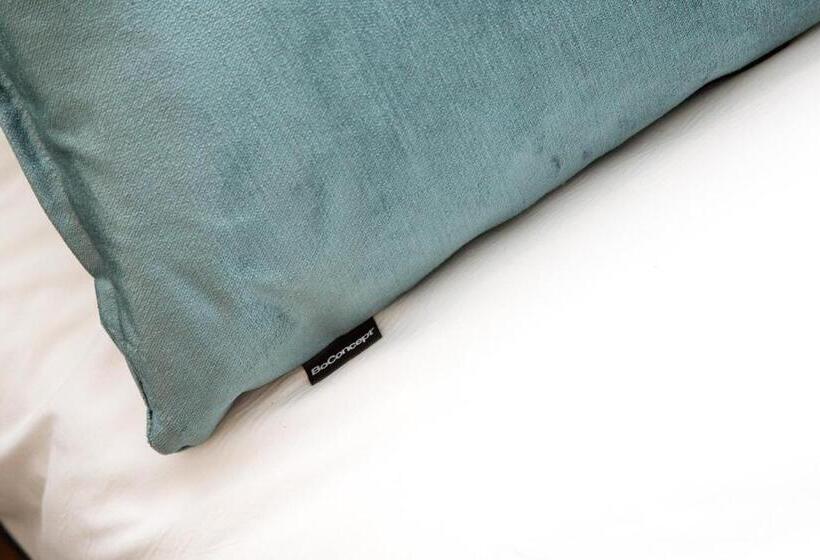 디럭스 룸, The Hugo   Hotel Concept Canterbury