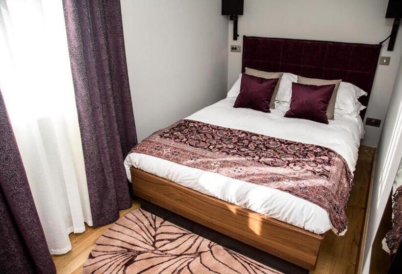 디럭스 룸, The Hugo   Hotel Concept Canterbury