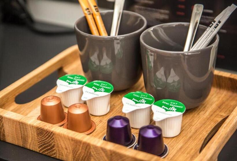 디럭스 룸, The Hugo   Hotel Concept Canterbury