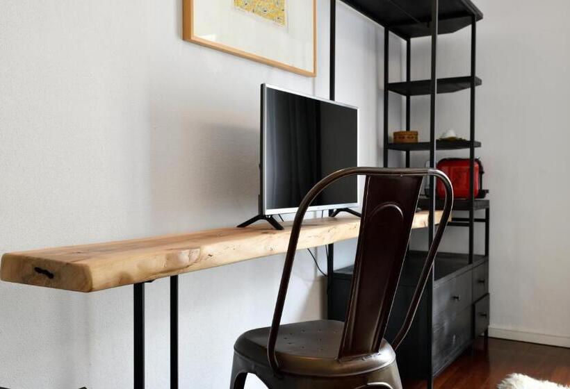 חדר דלוקס, Lughia