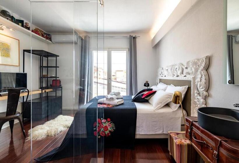 Quarto Deluxe, Lughia