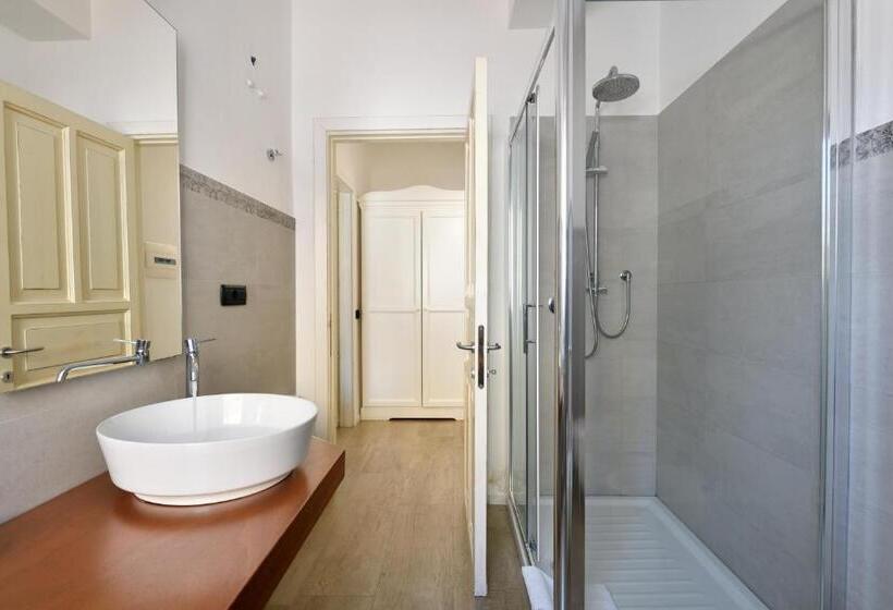 חדר סטנדרט עם מיטת קינג, Lughia