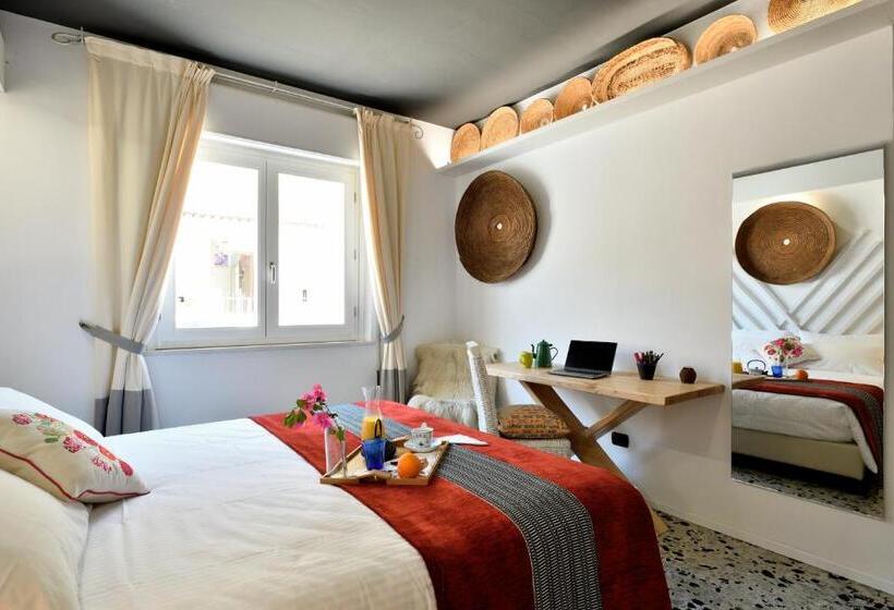 דירת חדר דלוקס, Lughia