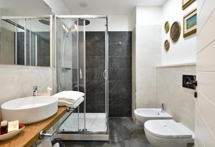 Quarto Standard Banheira Exterior, Lughia