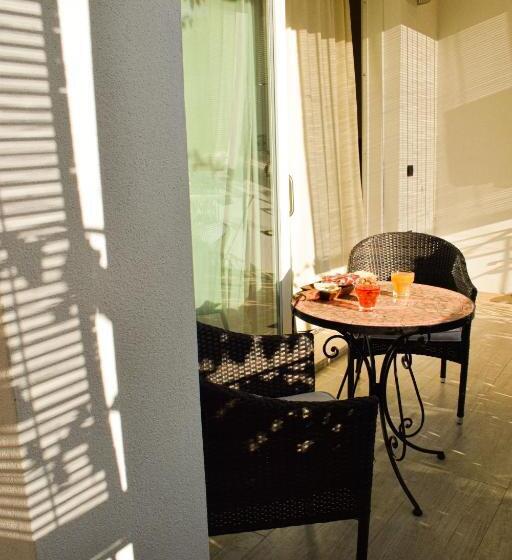 דירת חדר עם טרסה, Lughia