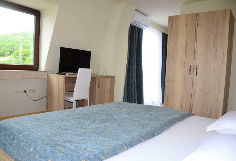 اتاق لوکس با بالکن و چشم‌انداز دریا, Sea View Hills