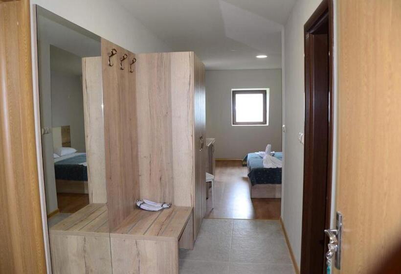 سوییت خانوادگی, Sea View Hills