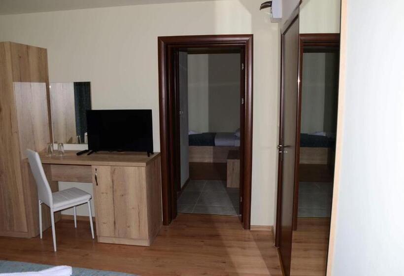 اتاق خانوادگی, Sea View Hills