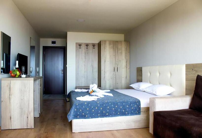 اتاق خانوادگی با چشم‌انداز جانبی دریا, Sea View Hills