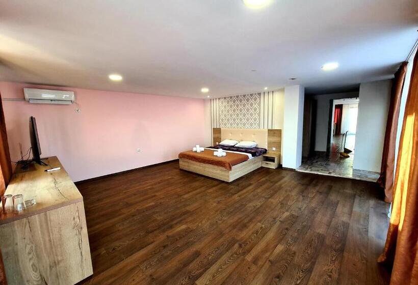 سوئیت پرزیدنت, Sea View Hills