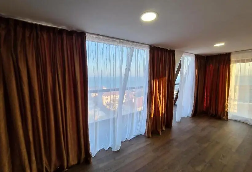 سوئیت پرزیدنت, Sea View Hills