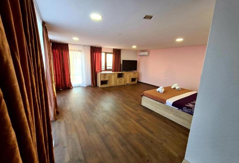 سوئیت پرزیدنت, Sea View Hills